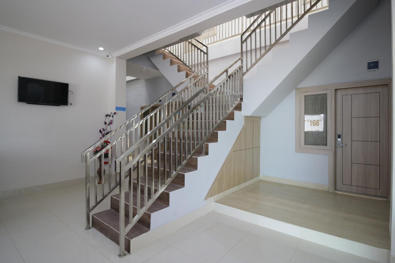 Penginapan Reddoorz Near Jalan Kolonel Haji Burlian