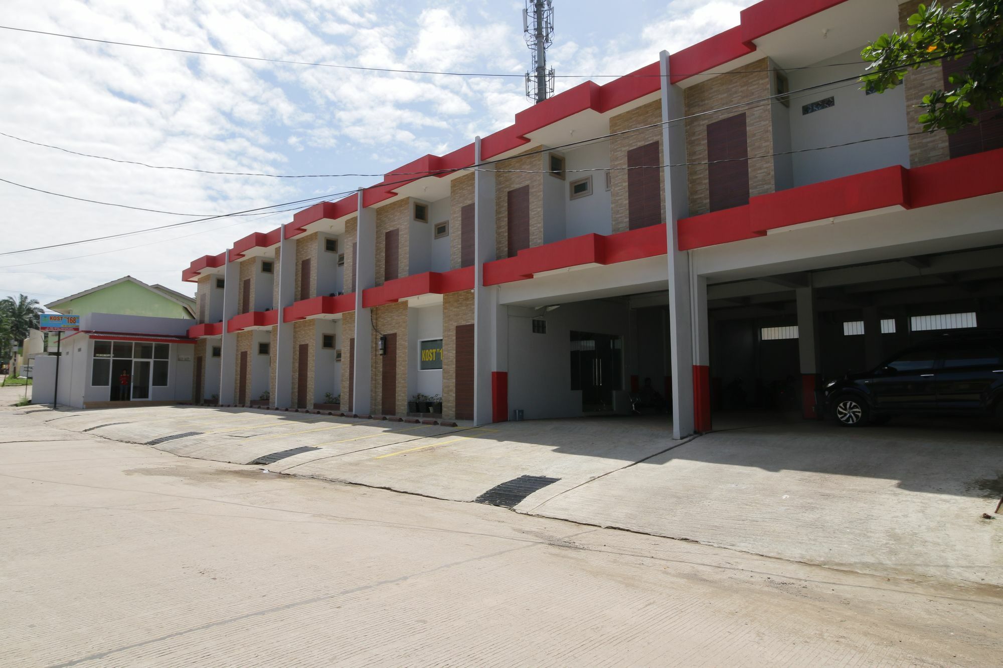 Penginapan Reddoorz Near Jalan Kolonel Haji Burlian
